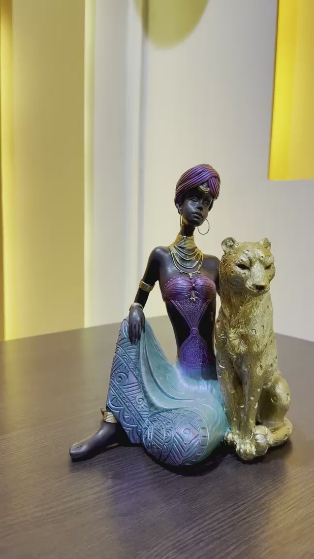 Queen of the Wild Showpiece